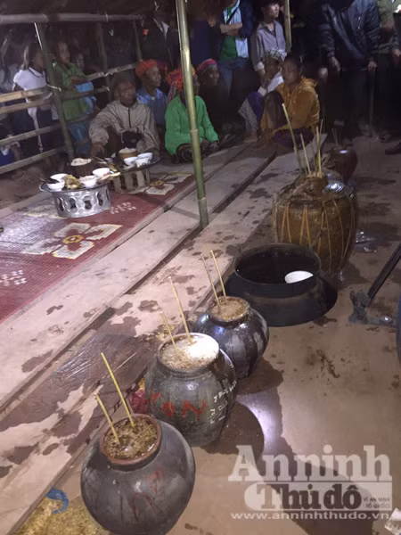 Lạc vào lễ hội đập trống độc đáo, trai gái “thả cửa” của người Ma Coong ảnh 10