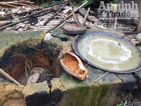 Căn nhà nơi xảy ra vụ thảm sát 4 người hoang phế lạnh người ảnh 6