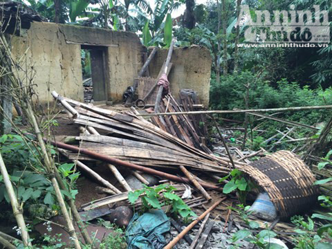 Căn nhà nơi xảy ra vụ thảm sát 4 người hoang phế lạnh người ảnh 22 Căn nhà nơi xảy ra vụ thảm sát 4 người hoang phế lạnh người ảnh 22