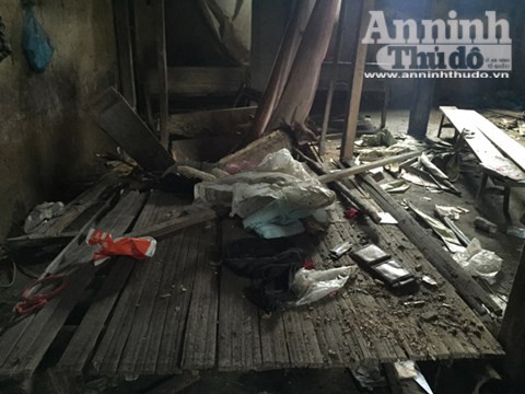 Căn nhà nơi xảy ra vụ thảm sát 4 người hoang phế lạnh người ảnh 12 Căn nhà nơi xảy ra vụ thảm sát 4 người hoang phế lạnh người ảnh 12