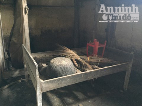 Căn nhà nơi xảy ra vụ thảm sát 4 người hoang phế lạnh người ảnh 13 Căn nhà nơi xảy ra vụ thảm sát 4 người hoang phế lạnh người ảnh 13