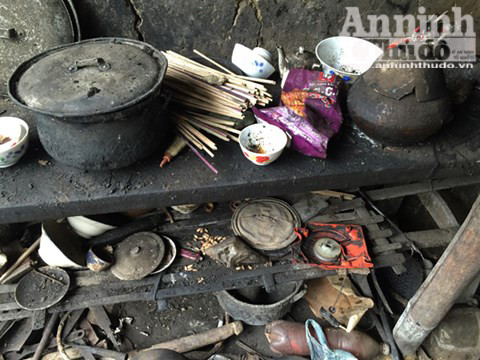 Căn nhà nơi xảy ra vụ thảm sát 4 người hoang phế lạnh người ảnh 9