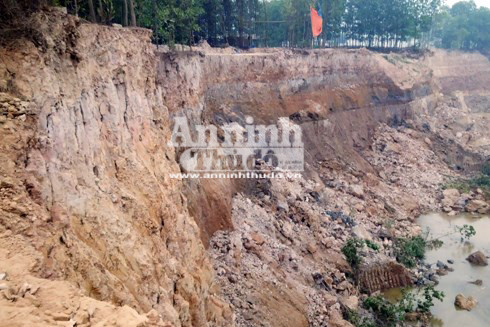 Hàng triệu khối đất nằm sát sân bay Nội Bài bị múc bán ảnh 3