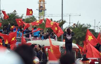 U23 Việt Nam đang diễu hành trên đường phố Hà Nội ảnh 7