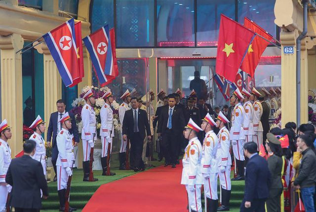 Chủ tịch Triều Tiên tới ga Đồng Đăng, lên ô tô về Hà Nội - 5