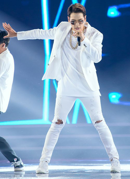 Dư luận "mổ xẻ" màn trình diễn thiếu thuyết phục của Bi Rain tại Việt Nam ảnh 2 Dư luận "mổ xẻ" màn trình diễn thiếu thuyết phục của Bi Rain tại Việt Nam ảnh 2