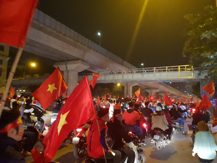 [Cập nhật] Cả nước ăn mừng chức vô địch AFF Cup của ĐT bóng đá Việt Nam ảnh 16