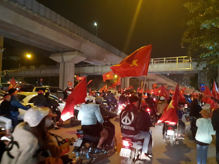 [Cập nhật] Cả nước ăn mừng chức vô địch AFF Cup của ĐT bóng đá Việt Nam ảnh 15