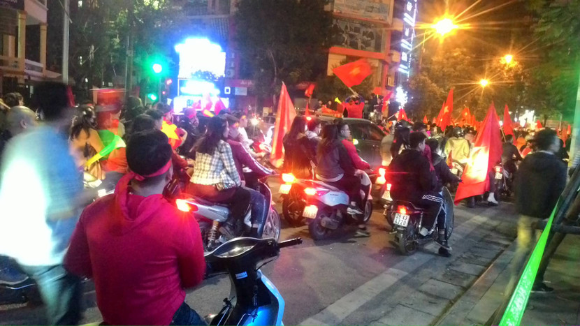 [Cập nhật] Cả nước ăn mừng chức vô địch AFF Cup của ĐT bóng đá Việt Nam ảnh 13