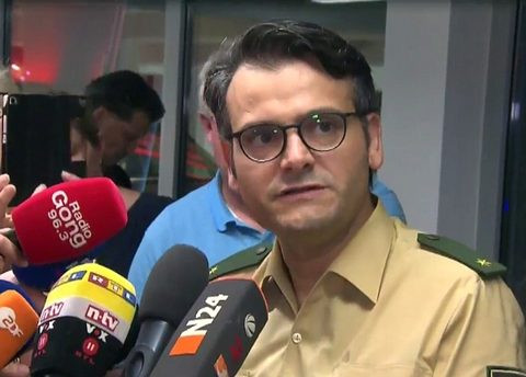 Toàn cảnh vụ xả súng khủng bố ở Munich, ít nhất 10 người chết ảnh 19