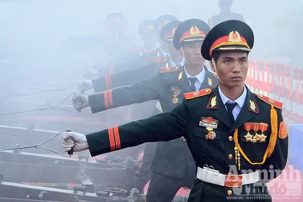 Cận cảnh diễn tập nghi thức bắn 21 phát đại bác chào mừng 70 năm Quốc khánh ảnh 6