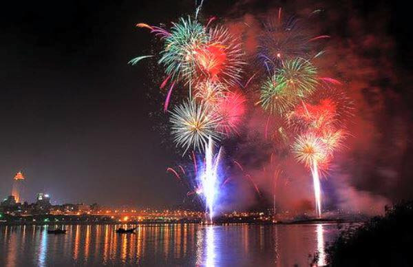 Cả nước hân hoan đón mừng năm mới Bính Thân 2016 ảnh 31