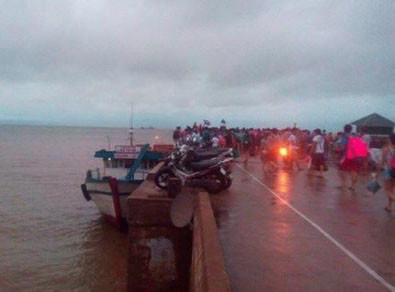 Bí thư Thành uỷ Phạm Quang Nghị thăm hỏi đồng bào Quảng Ninh bị thiệt hại do mưa lũ ảnh 1