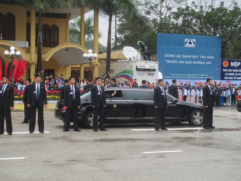 Siêu xe bọc thép chở Chủ tịch Triều Tiên Kim Jong-un rời ga Đồng Đăng về Hà Nội ảnh 6