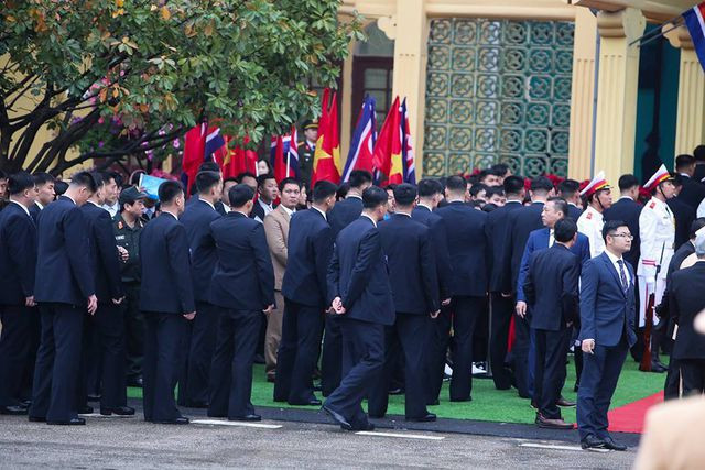 Chủ tịch Triều Tiên tới ga Đồng Đăng, lên ô tô về Hà Nội - 6