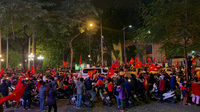 [Cập nhật] Cả nước ăn mừng chức vô địch AFF Cup của ĐT bóng đá Việt Nam ảnh 22