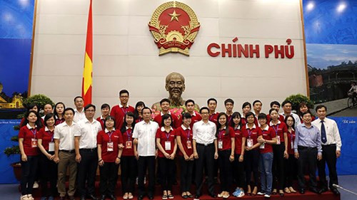 Trở thành thủ khoa xuất sắc dù phải nhịn ăn, bốc vác, làm thuê... ảnh 2