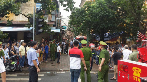 Vụ sập nhà Pháp cổ tại Hà Nội: 2 người tử vong, 6 người bị thương ảnh 28