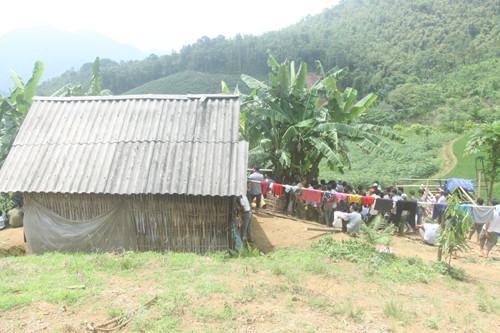 Hình ảnh từ hiện trường vụ sát hại 4 người trong một gia đình ở Yên Bái ảnh 4