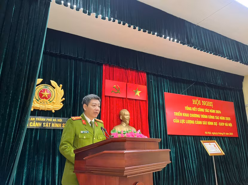 Đại tá Nguyễn Thế Hùng - Trưởng Phòng Cảnh sát Hình sự CATP báo cáo kết quả các mặt công tác của lực lượng hình sự Công an toàn thành phố Đại tá Nguyễn Thế Hùng - Trưởng Phòng Cảnh sát Hình sự CATP báo cáo kết quả các mặt công tác của lực lượng hình sự Công an toàn thành phố