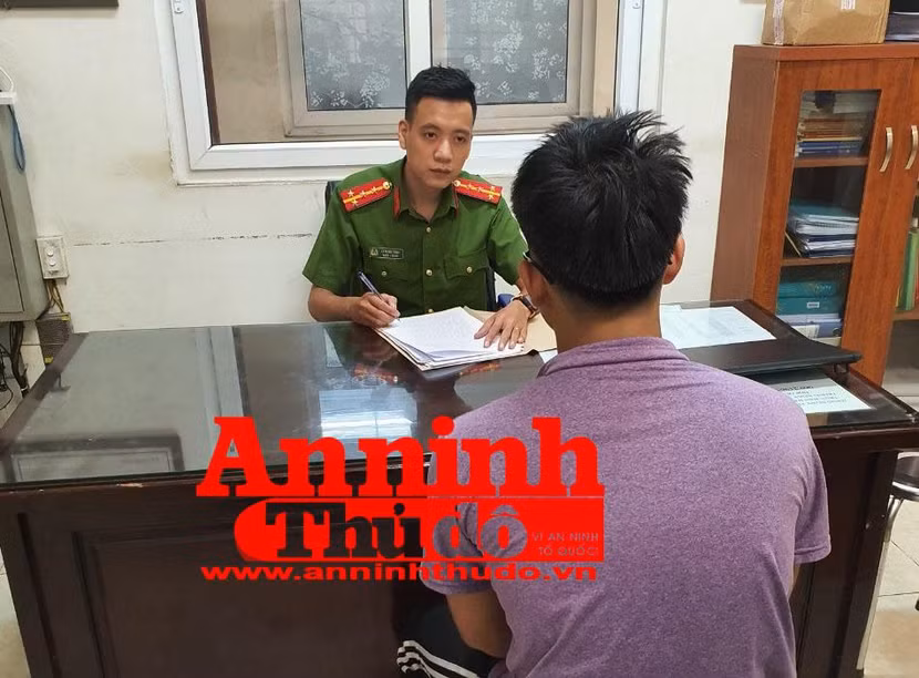 Cơ quan Công an triệu tập người khống chế, sàm sỡ cô gái trẻ Cơ quan Công an triệu tập người khống chế, sàm sỡ cô gái trẻ