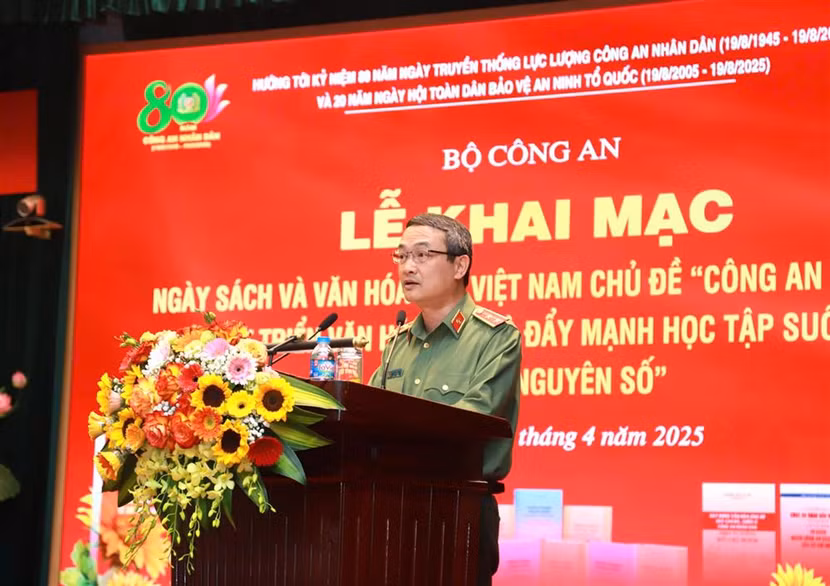 Trung tướng Nguyễn Ngọc Toàn phát biểu tại buổi lễ