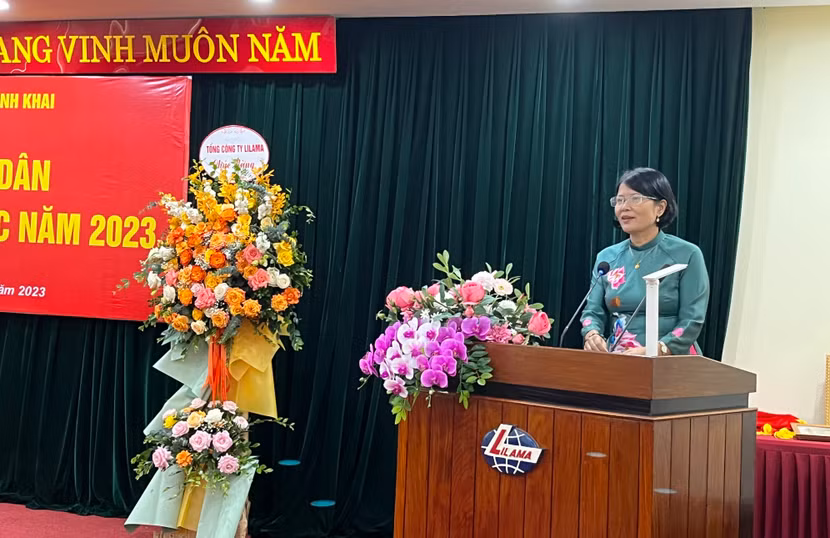 Đồng chí Nguyễn Thị Kim Dung - Phó Chủ tịch Ủy ban mặt trận Tổ quốc Việt Nam thành phố Hà Nội phát biểu tại ngày hội Đồng chí Nguyễn Thị Kim Dung - Phó Chủ tịch Ủy ban mặt trận Tổ quốc Việt Nam thành phố Hà Nội phát biểu tại ngày hội