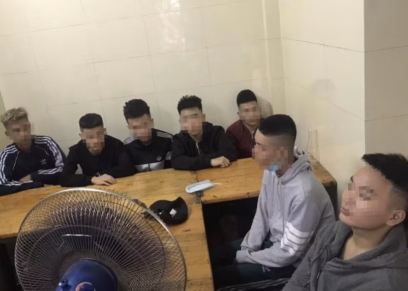 Nhóm thanh niên bị triệu tập để điều tra