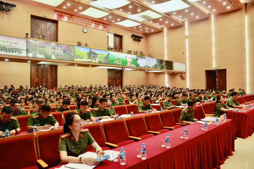 Các cán bộ Công an xã tham gia hội nghị tập huấn Các cán bộ Công an xã tham gia hội nghị tập huấn