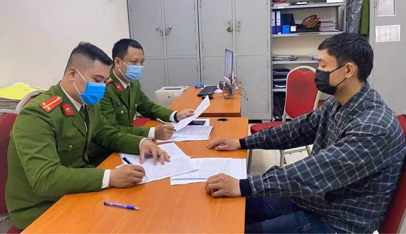 Cơ quan điều tra lấy lời khai của đối tượng Lê Thanh Giang