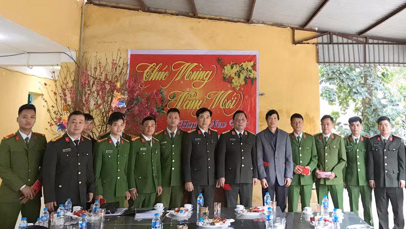 Trung tướng Nguyễn Hải Trung, Ủy viên Ban Thường vụ Thành ủy, Bí thư Đảng ủy, Giám đốc CATP Hà Nội thăm, kiểm tra công tác ứng trực bảo vệ Tết Nguyên đán tại Đại đội 7, Phòng Cảnh sát Bảo vệ
