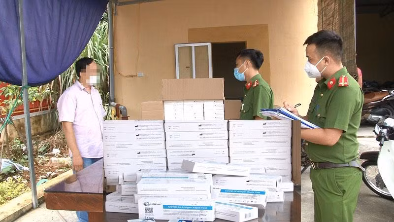 Cơ quan Công an phát hiện vụ vận chuyển 1.000 que test Covid-19