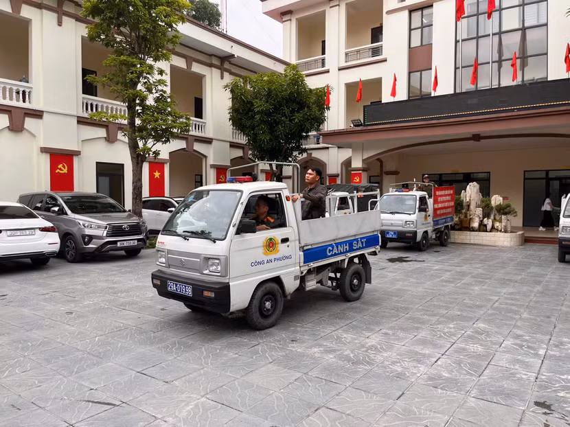 Cùng với đó, tuyên truyền lưu động để nâng cao ý thức của nhân dân