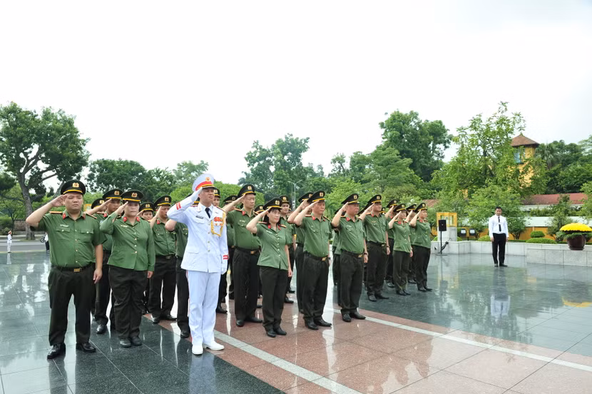 Hoạt động nhằm chào mừng kỷ niệm 80 năm Ngày truyền thống CAND Việt Nam (19/8/1945 - 19/8/2025); 20 năm Ngày hội toàn dân bảo vệ An ninh Tổ quốc (19/8/2005 - 19/8/2025) và chào mừng thành công Đại hội Đại biểu Đảng bộ Cục Quản lý xuất nhập cảnh, lần thứ II, nhiệm kỳ 2025 – 2030.