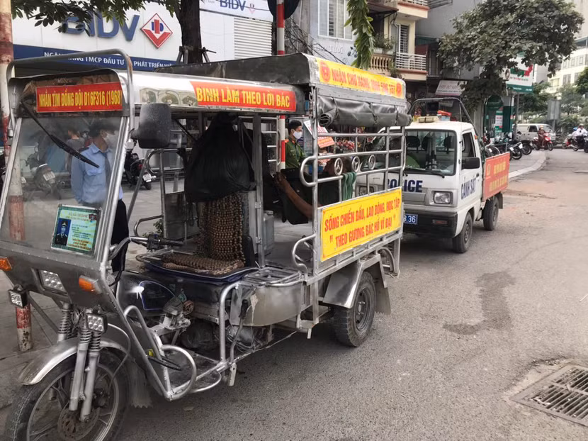 Công an quận Thanh Xuân rà soát, xử lý xe 3 bánh hoạt động trên địa bàn Công an quận Thanh Xuân rà soát, xử lý xe 3 bánh hoạt động trên địa bàn