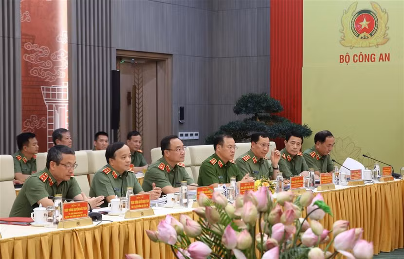 Các đồng chí trong Đảng ủy CATW, lãnh đạo Bộ Công an dự Hội nghị. Các đồng chí trong Đảng ủy CATW, lãnh đạo Bộ Công an dự Hội nghị.