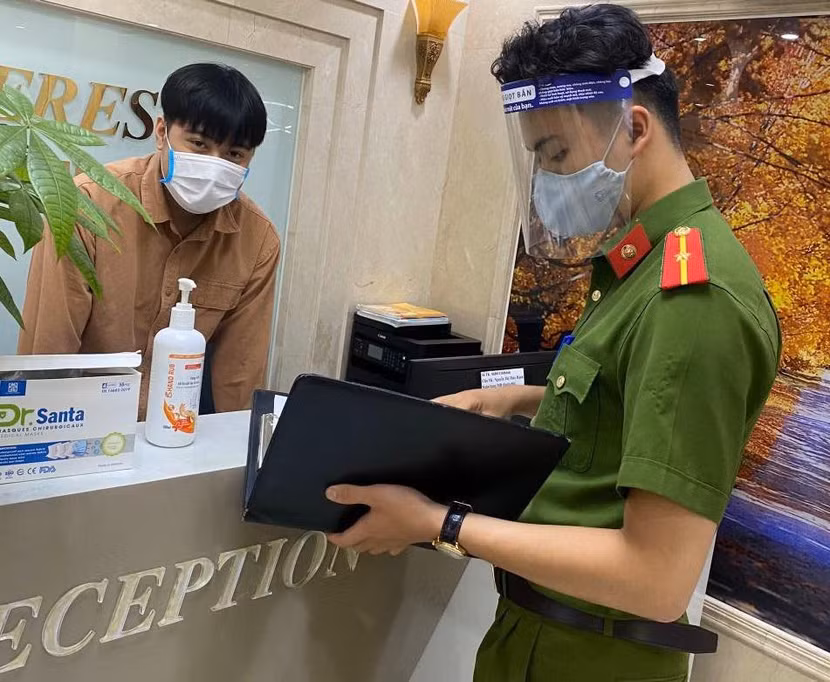 Công an quận Thanh Xuân tăng cường kiểm tra tạm trú, phát hiện người nhập cảnh trái phép Công an quận Thanh Xuân tăng cường kiểm tra tạm trú, phát hiện người nhập cảnh trái phép