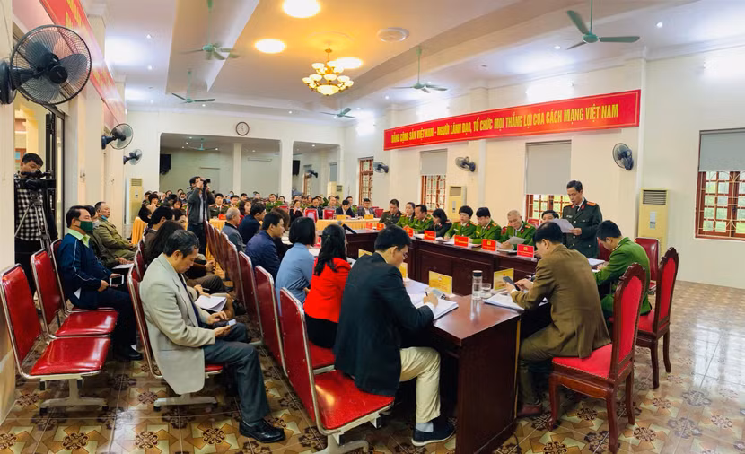 Toàn cảnh hội nghị "Giao ban định kỳ công tác an ninh tại khu dân cư, tổ dân phố" tại phường Văn Quán Toàn cảnh hội nghị "Giao ban định kỳ công tác an ninh tại khu dân cư, tổ dân phố" tại phường Văn Quán