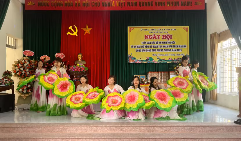 Một số tiết mục đặc sắc của nhân dân Hoa Sơn trong ngày hội toàn dân bảo vệ An ninh Tổ quốc Một số tiết mục đặc sắc của nhân dân Hoa Sơn trong ngày hội toàn dân bảo vệ An ninh Tổ quốc