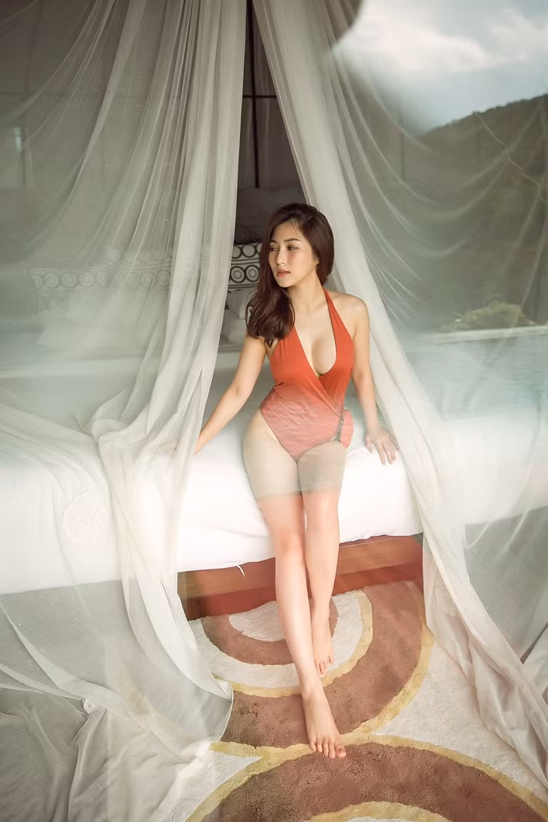 Hương Tràm bất ngờ tung bộ ảnh khoe đường cong nóng bỏng ảnh 1
