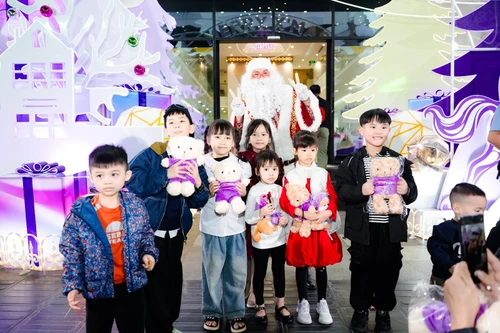 Từ lễ thắp sáng Giáng sinh đến câu chuyện trải nghiệm của TPBank