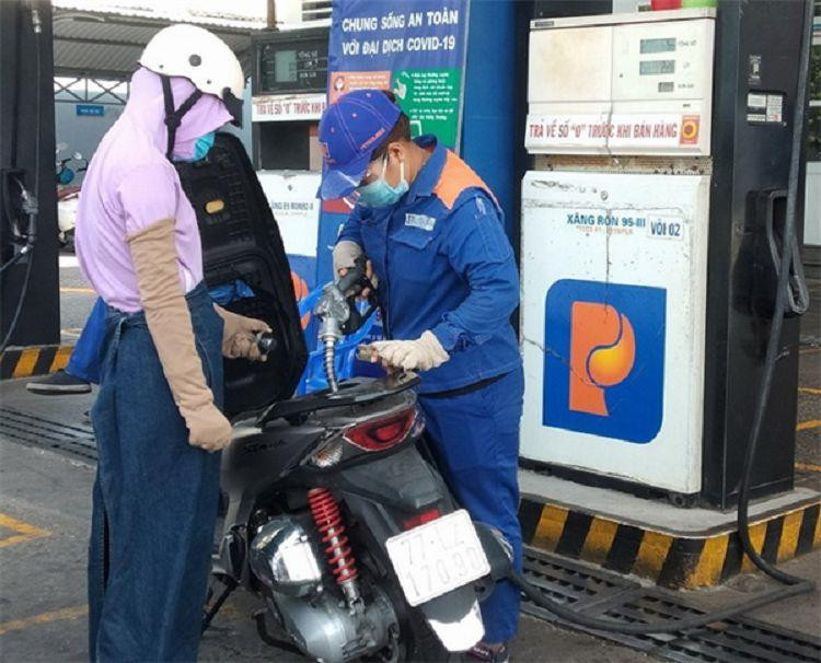 Giá xăng dầu tiếp tục giảm mạnh