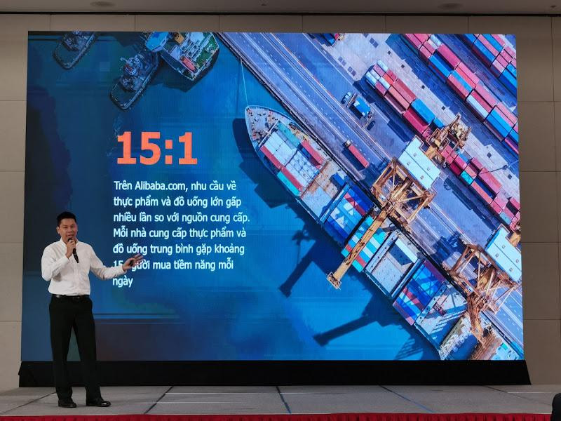 Ông Vũ Thế Tùng giới thiệu tiềm năng xuất khẩu hàng hóa qua Alibaba