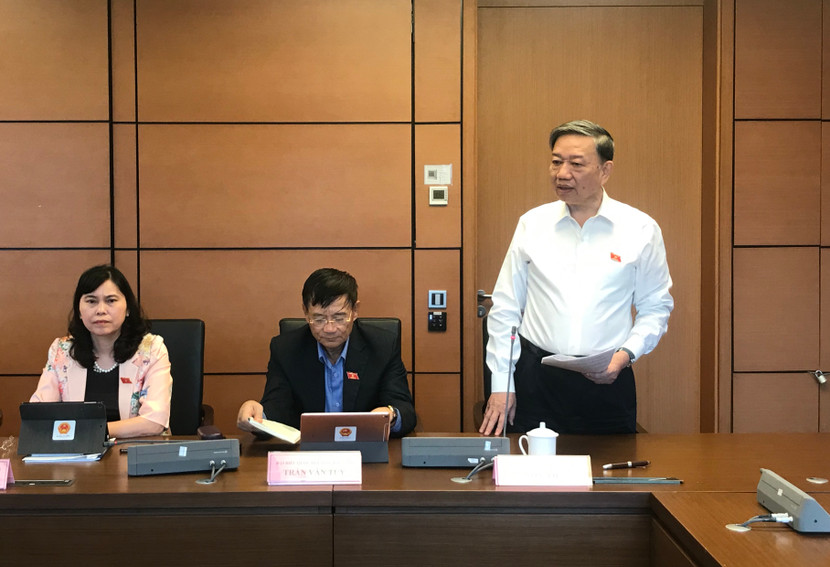 Bộ trưởng Bộ Công an Tô Lâm phát biểu thảo luận tổ, sáng 11-11