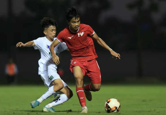 U17 Học viện Nutifood (trái) thua sốc PVF 1-4 trong ngày khai mạc U17 Học viện Nutifood (trái) thua sốc PVF 1-4 trong ngày khai mạc