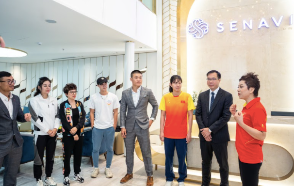 Một số VĐV nổi bật như Ánh Viên, Xuân Vinh, Toàn, Đình Hoàng... trải nghiệm dịch vụ và tham qua mô hình làm việc tại Senavi