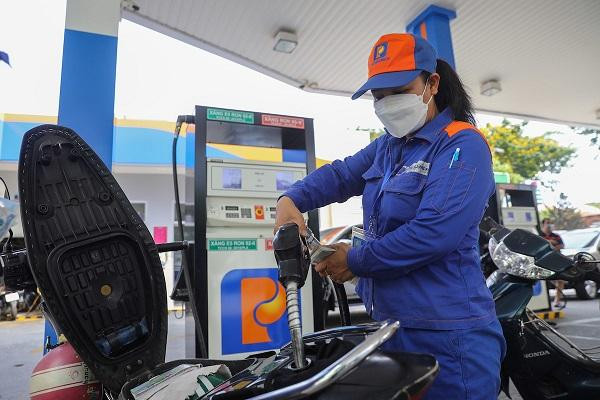 Giá xăng có thể giảm nhẹ sau 7 lần tăng liên tiếp