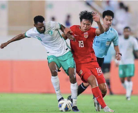 U20 Trung Quốc (áo đỏ) chật vật vào vòng chung kết nhờ xếp hạng 3/5 đội nhì có thành tích tốt U20 Trung Quốc (áo đỏ) chật vật vào vòng chung kết nhờ xếp hạng 3/5 đội nhì có thành tích tốt