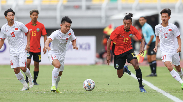 U20 Việt Nam (áo trắng) có thể phải đá luân lưu nếu hoà Indonesia ở lượt trận cuối