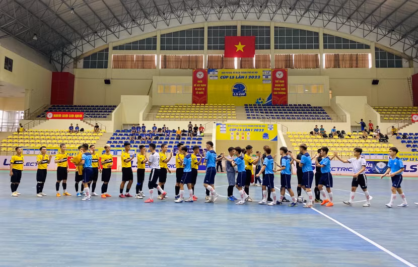 Các đội bóng hứng khởi bước vào lượt trận đấu đầu tiên của giải futsal vô địch Hà Nội 2022 Các đội bóng hứng khởi bước vào lượt trận đấu đầu tiên của giải futsal vô địch Hà Nội 2022